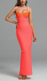 Robe longue à bretelles et sans manches avec clous métalliques